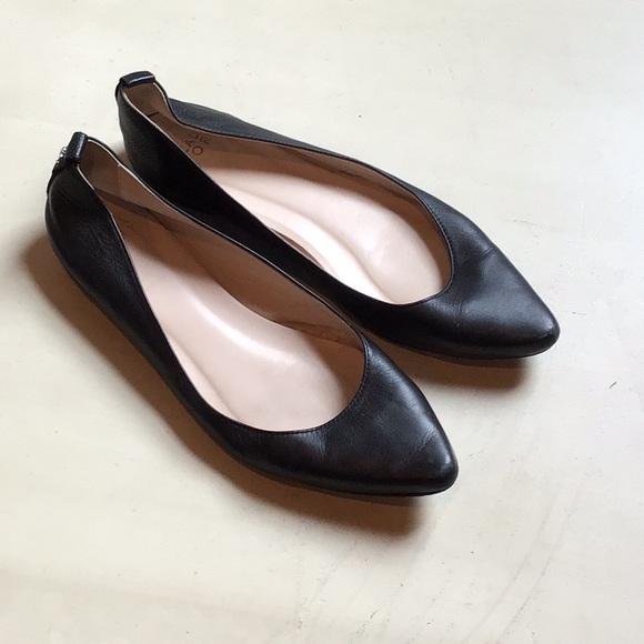 🌷ESCADA SPORT BLACK LEATHER FLATS SIZE 39 - Picture 2 of 5